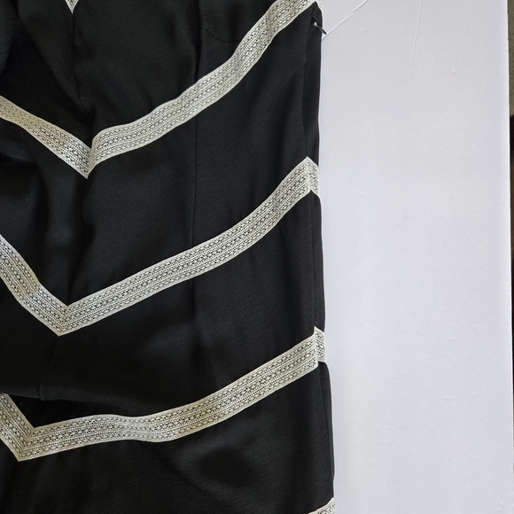 ANN TAYLOR Elegant Black and White Chevron Dress. Size 10 - Picture 6 of 12